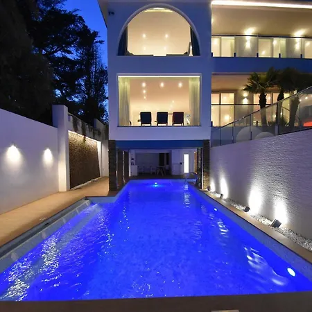 Vila Luxury Gaudi By Hlclub Agency *