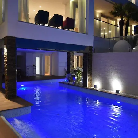 Vila Luxury Gaudi By Hlclub Agency *